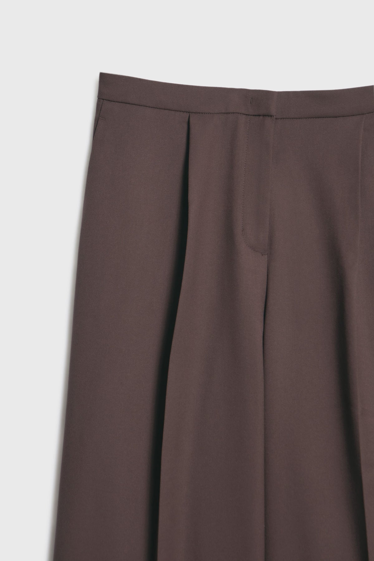 DARK BROWN