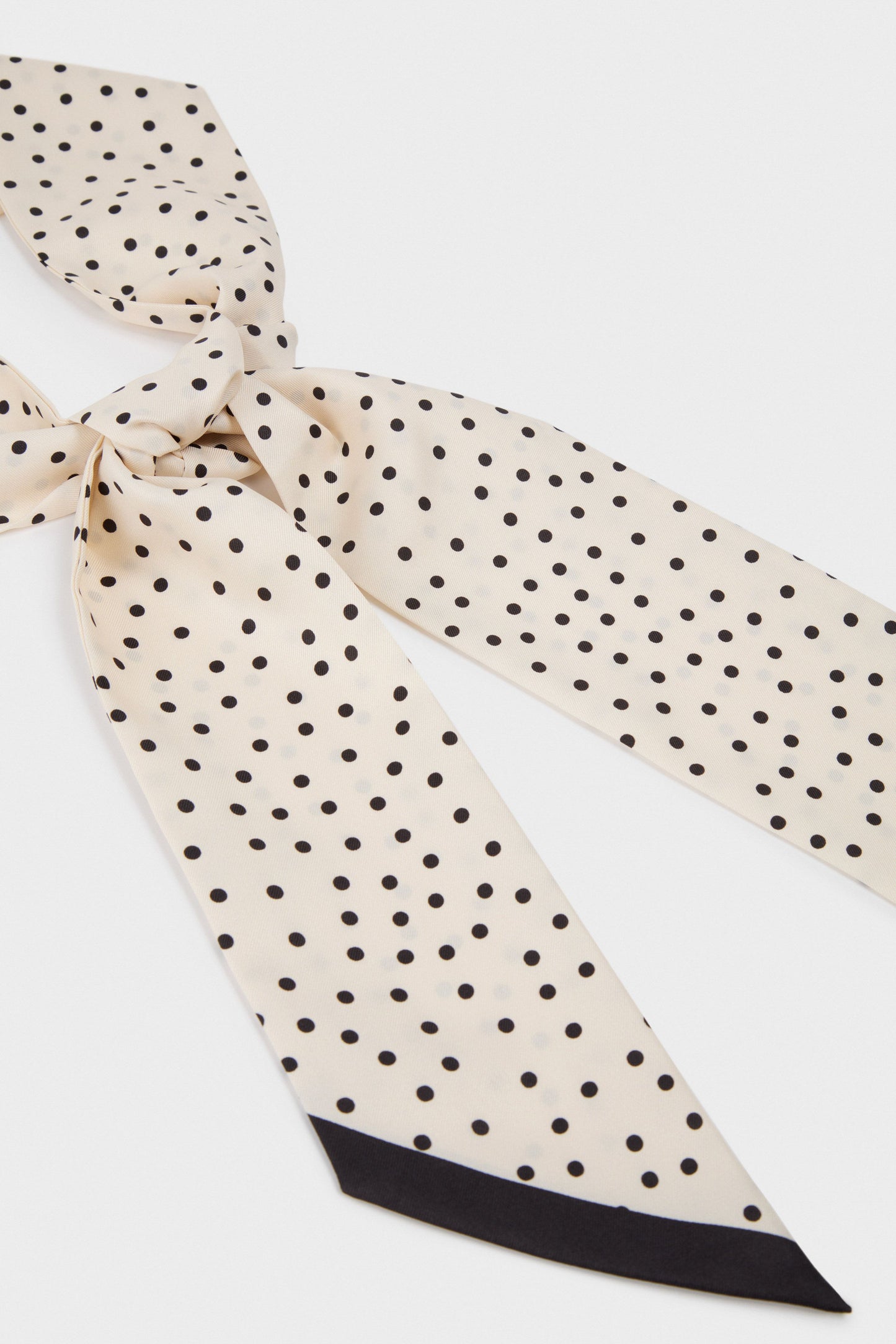 BLACK/WHITE