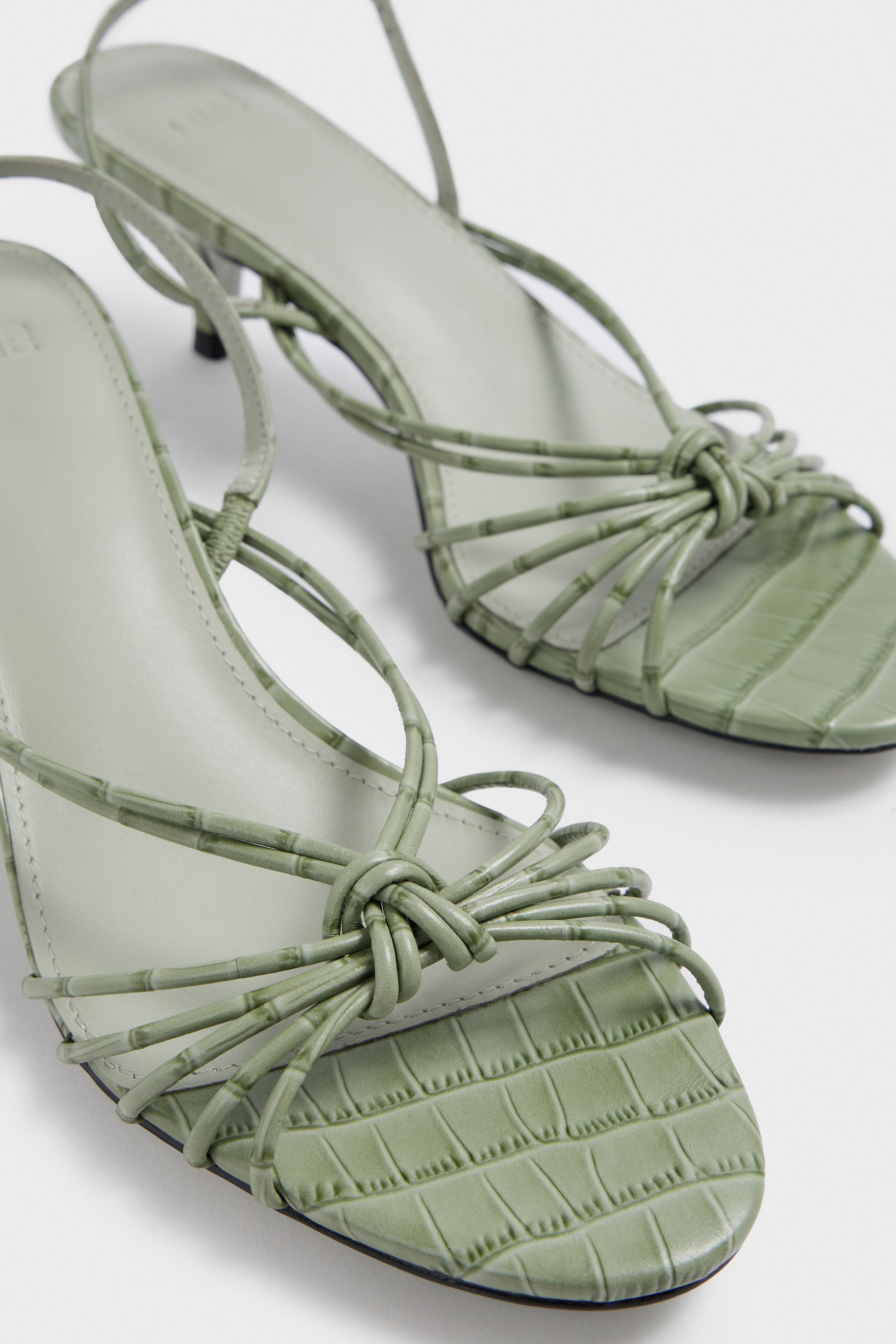 LIGHT GREEN