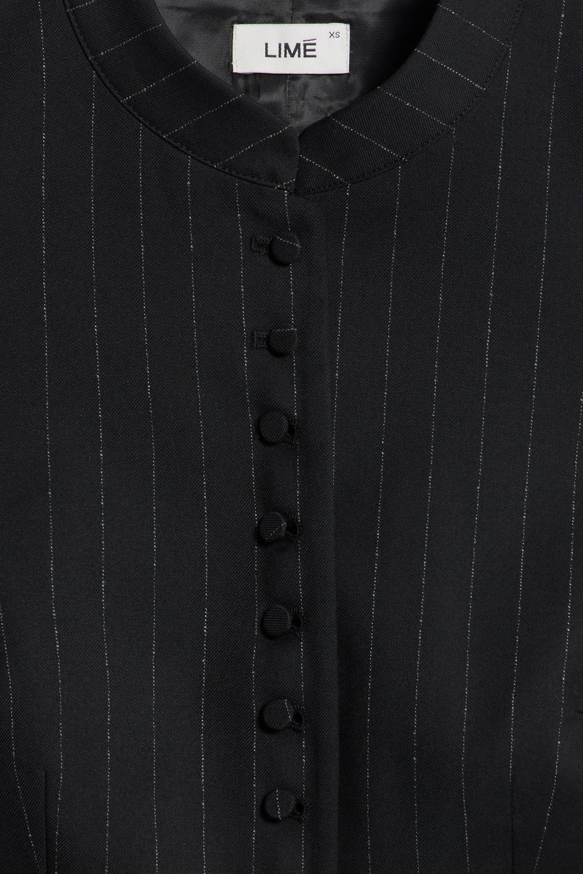 BLACK/WHITE