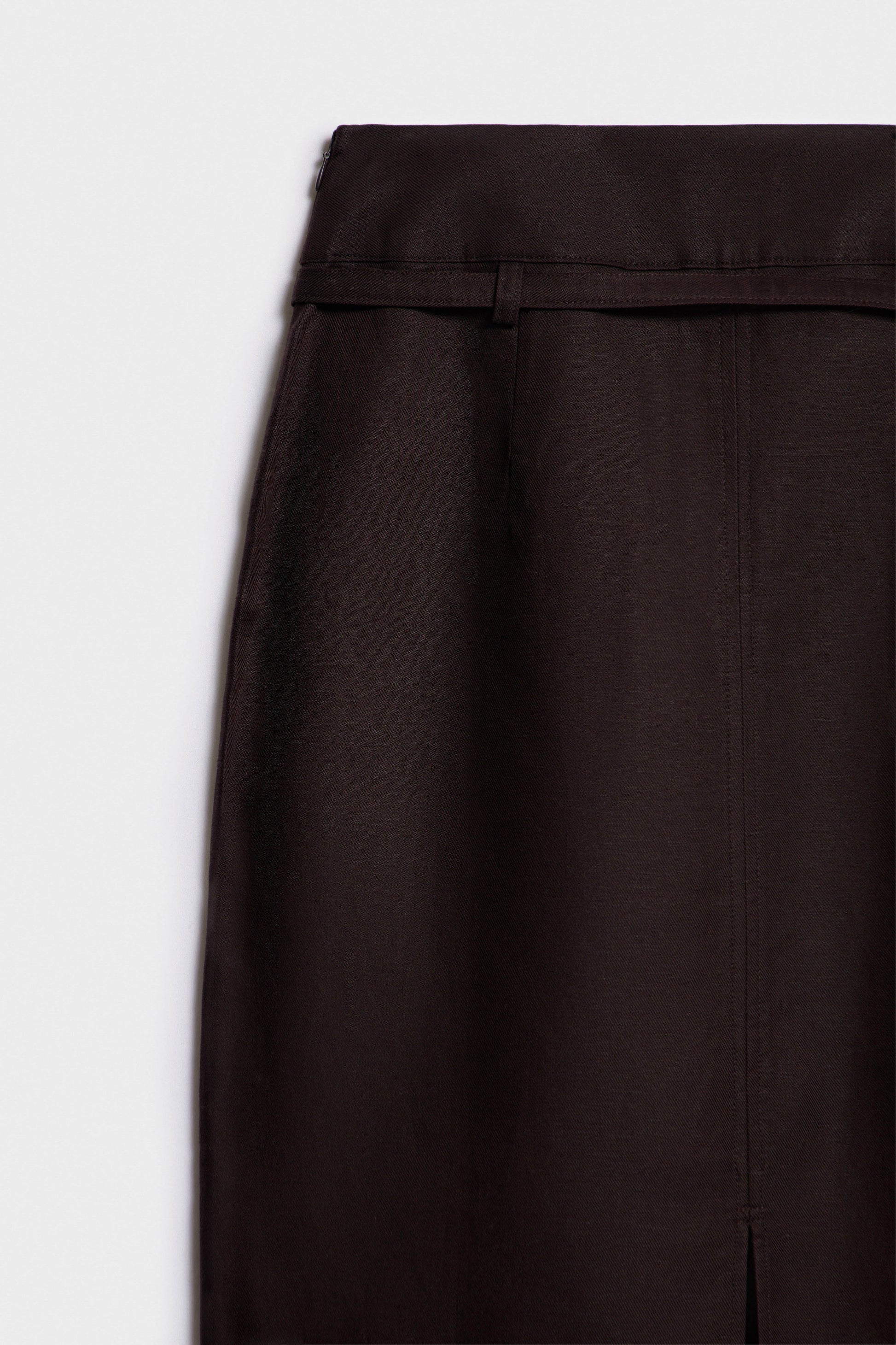 DARK BROWN