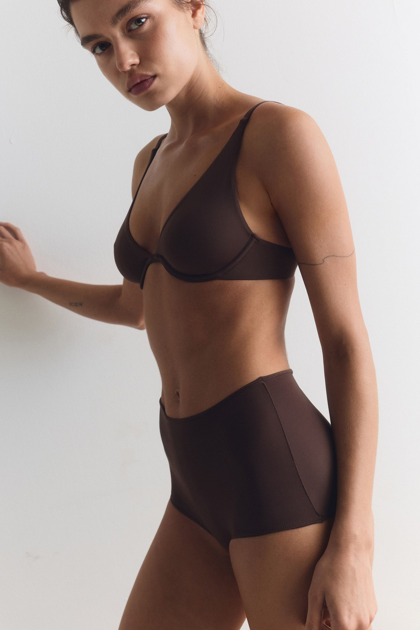 DARK BROWN