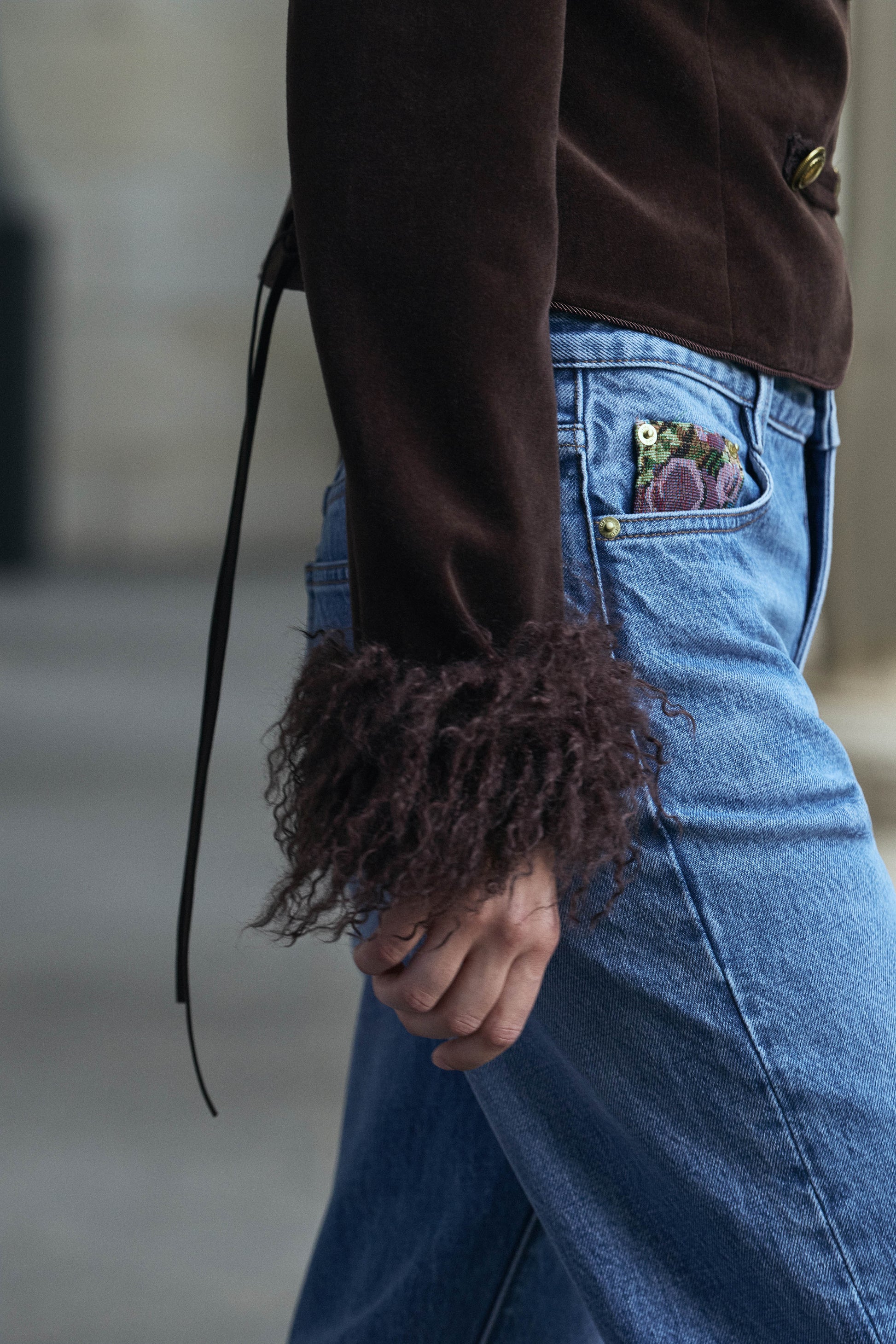 DARK BROWN