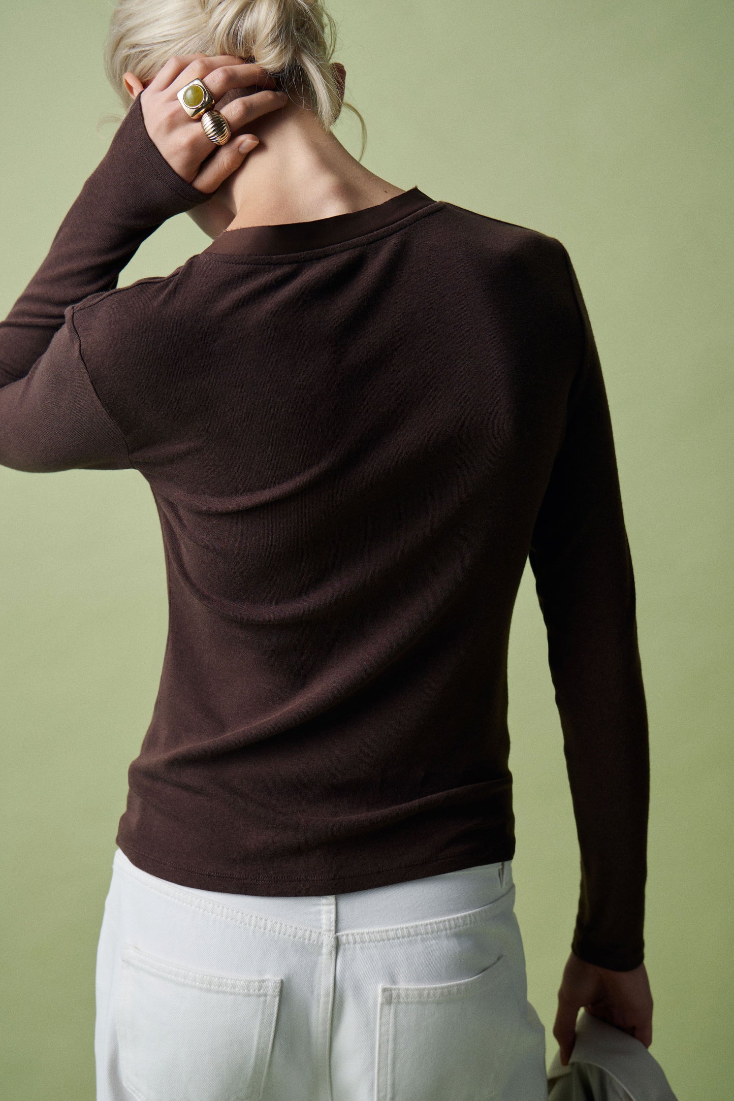 DARK BROWN