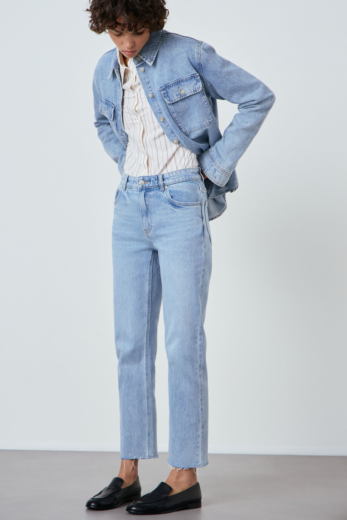 ANTIQUE BLUE