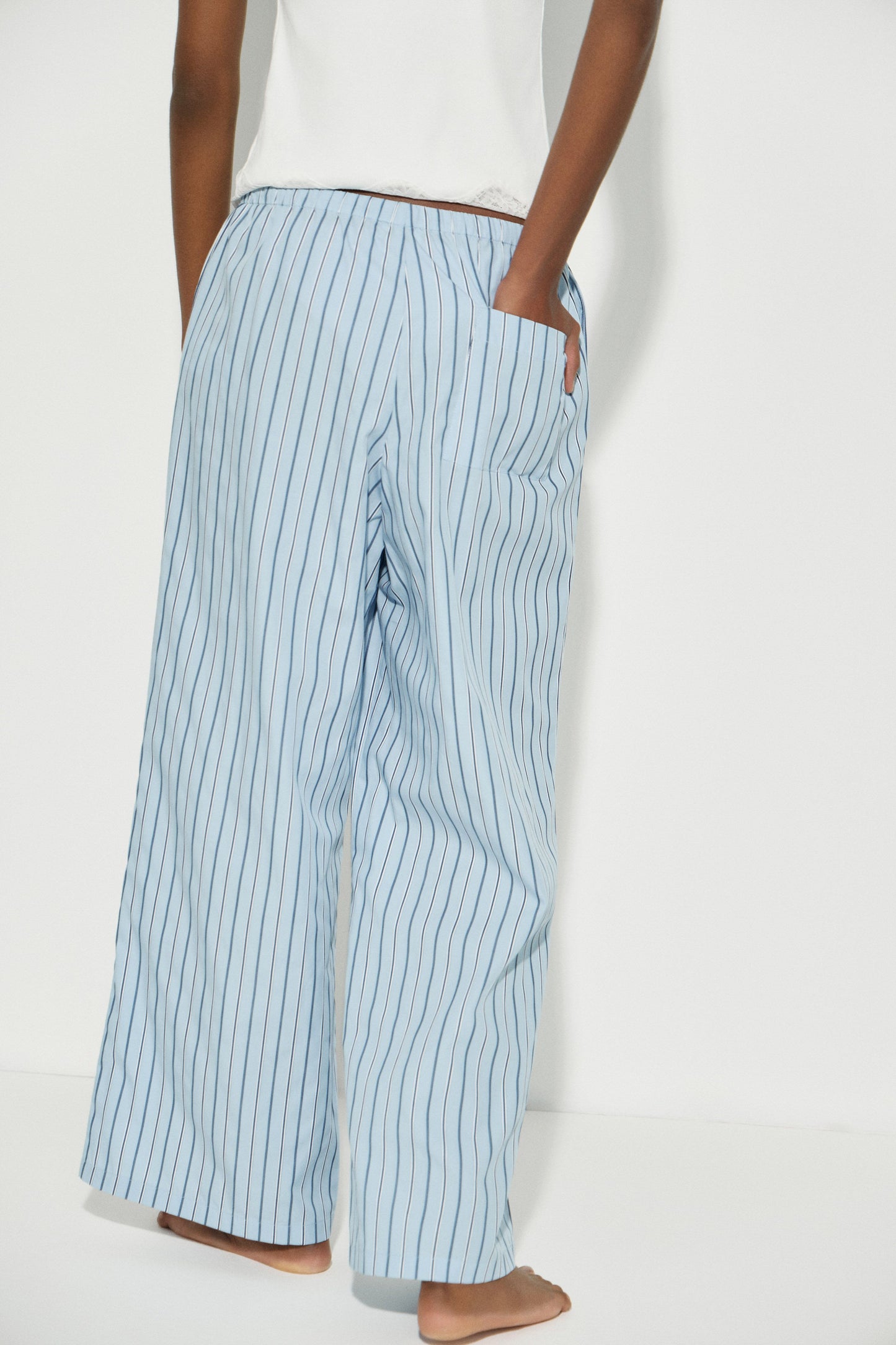 LIGHT BLUE/WHITE