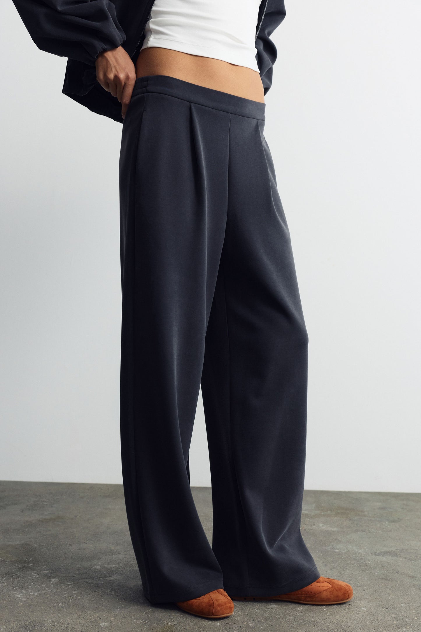 DARK GREY