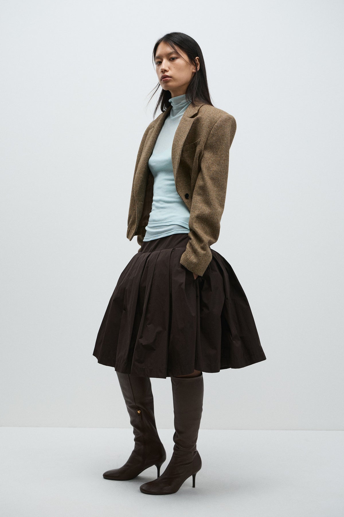 DARK BROWN