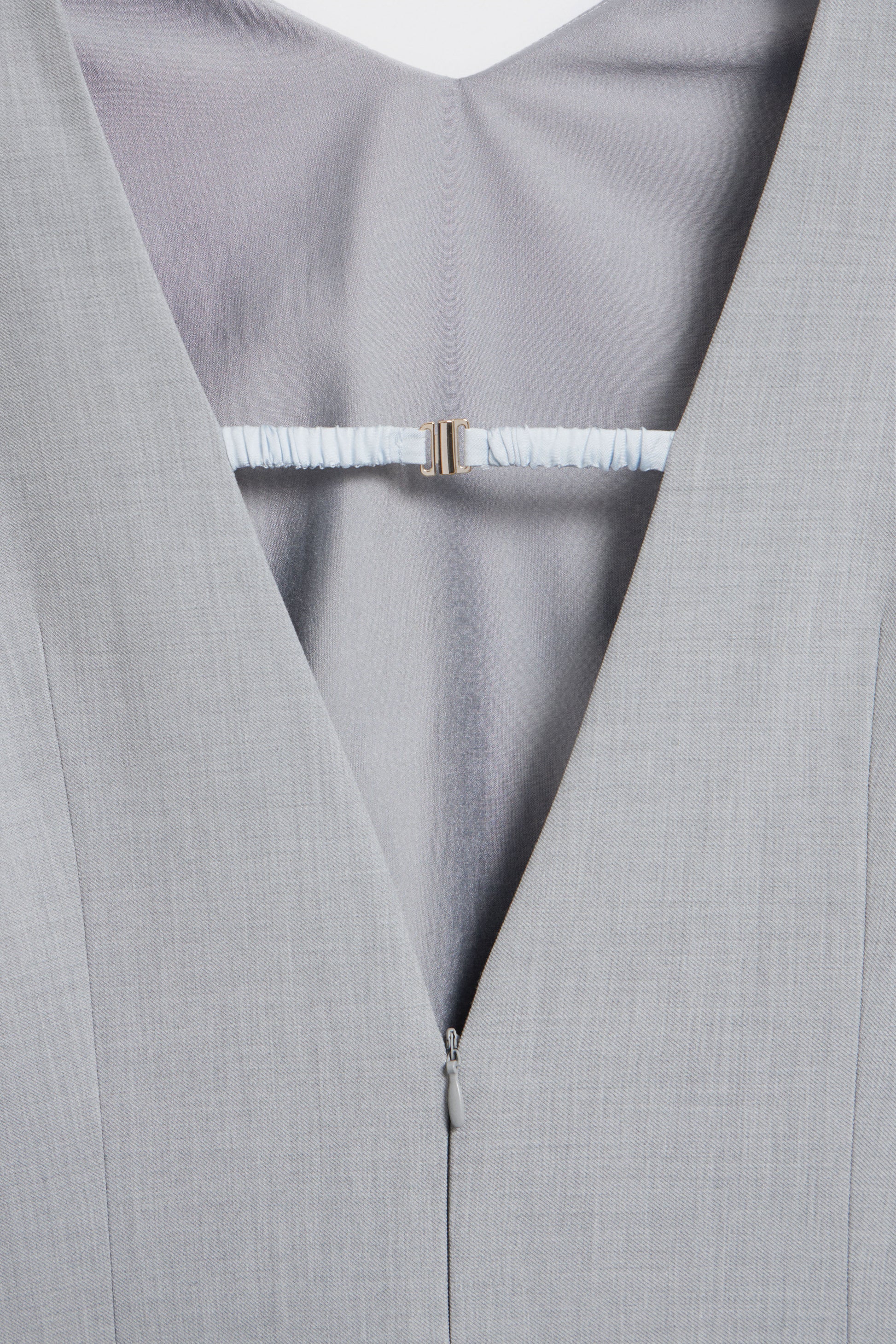 LIGHT GREY
