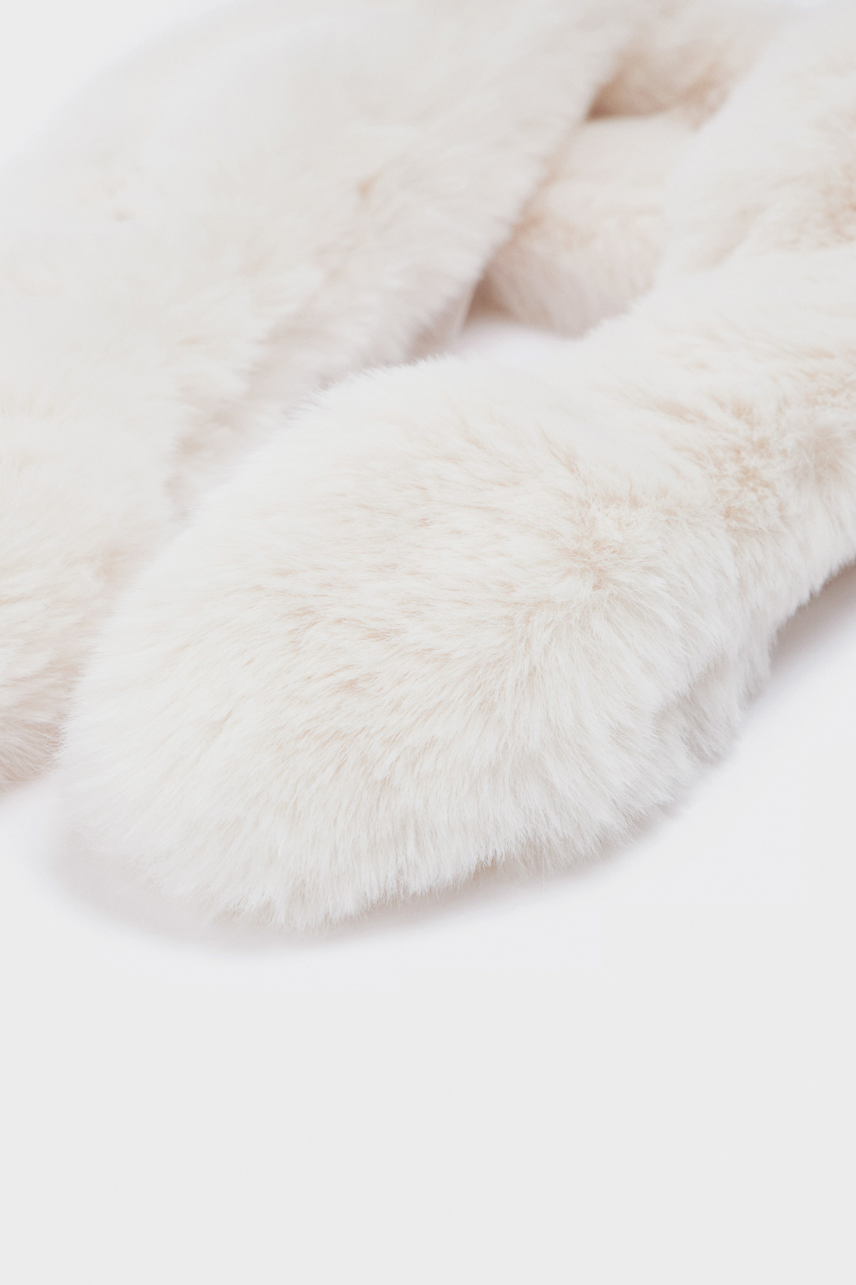FAUX FUR SCARF - Ivory | LIMÉ UAE