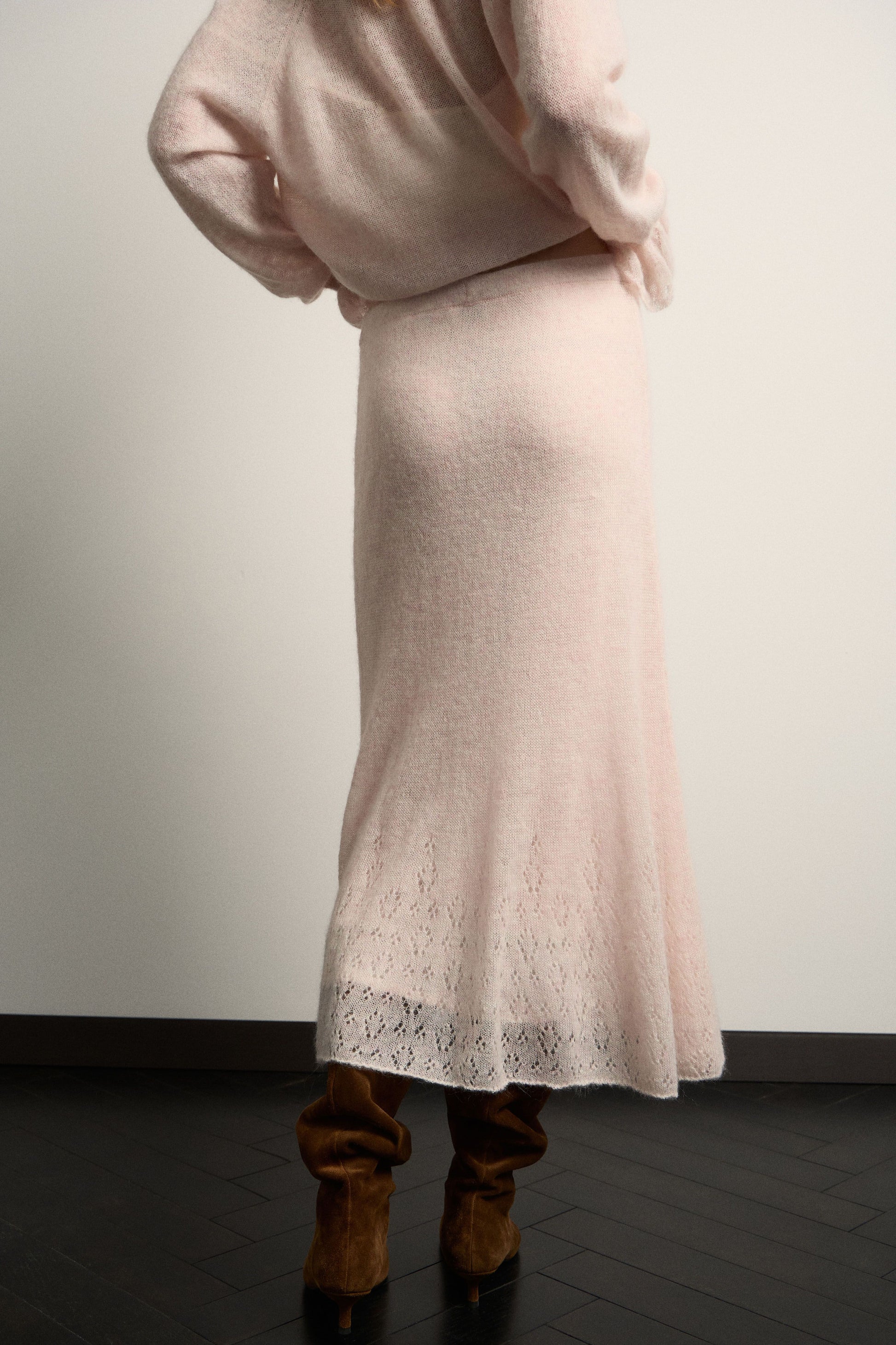 LIGHT PINK