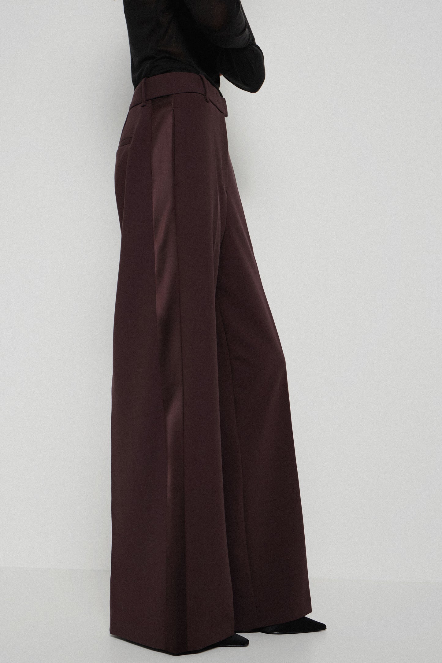 DARK BROWN
