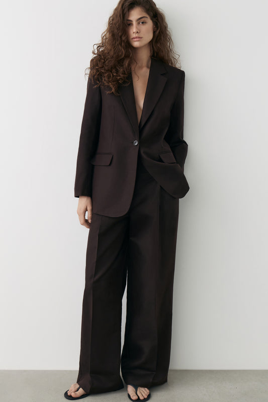 DARK BROWN