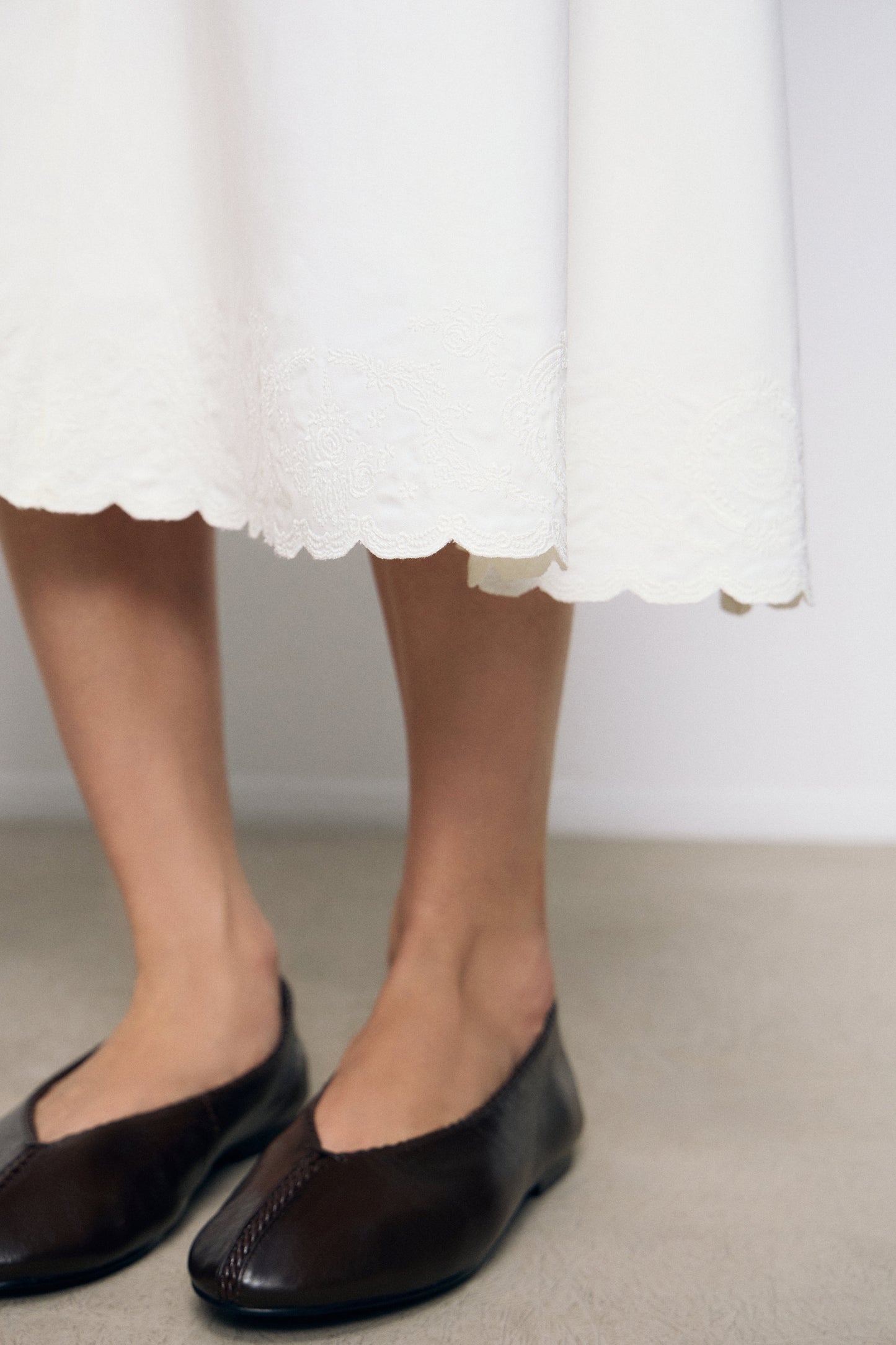 EMBROIDERY-DETAIL COTTON SKIRT