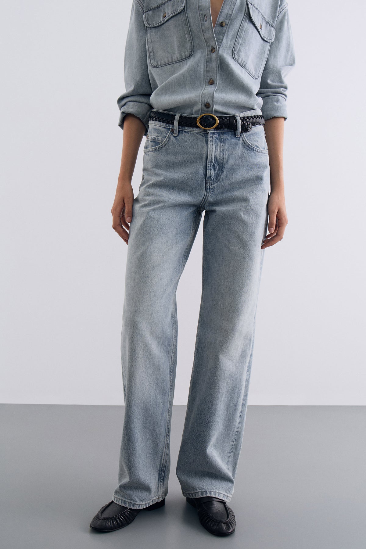 RELAXED MID-RISE JEANS