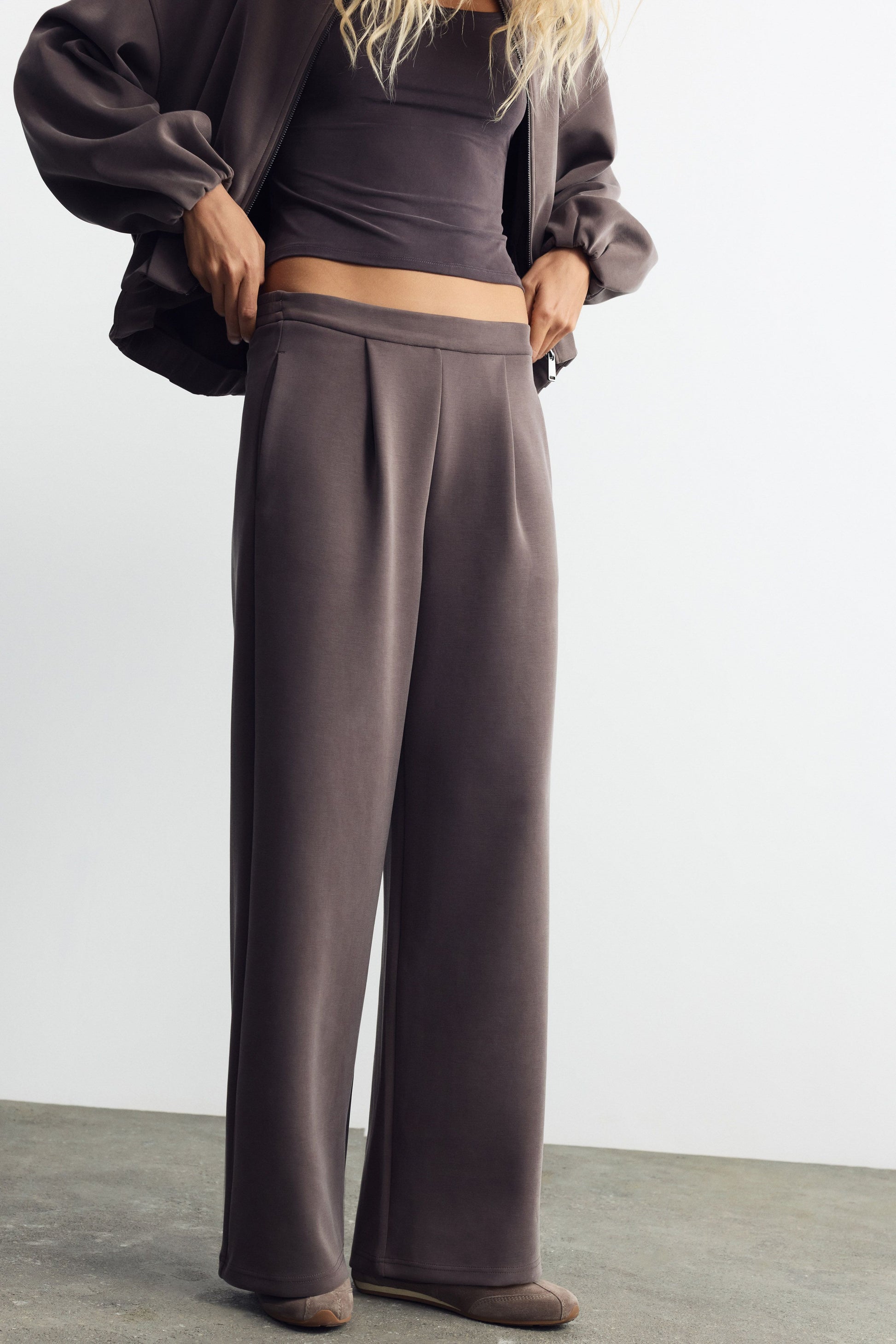 DARK BEIGE
