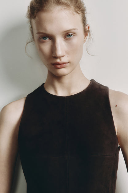 DARK BROWN