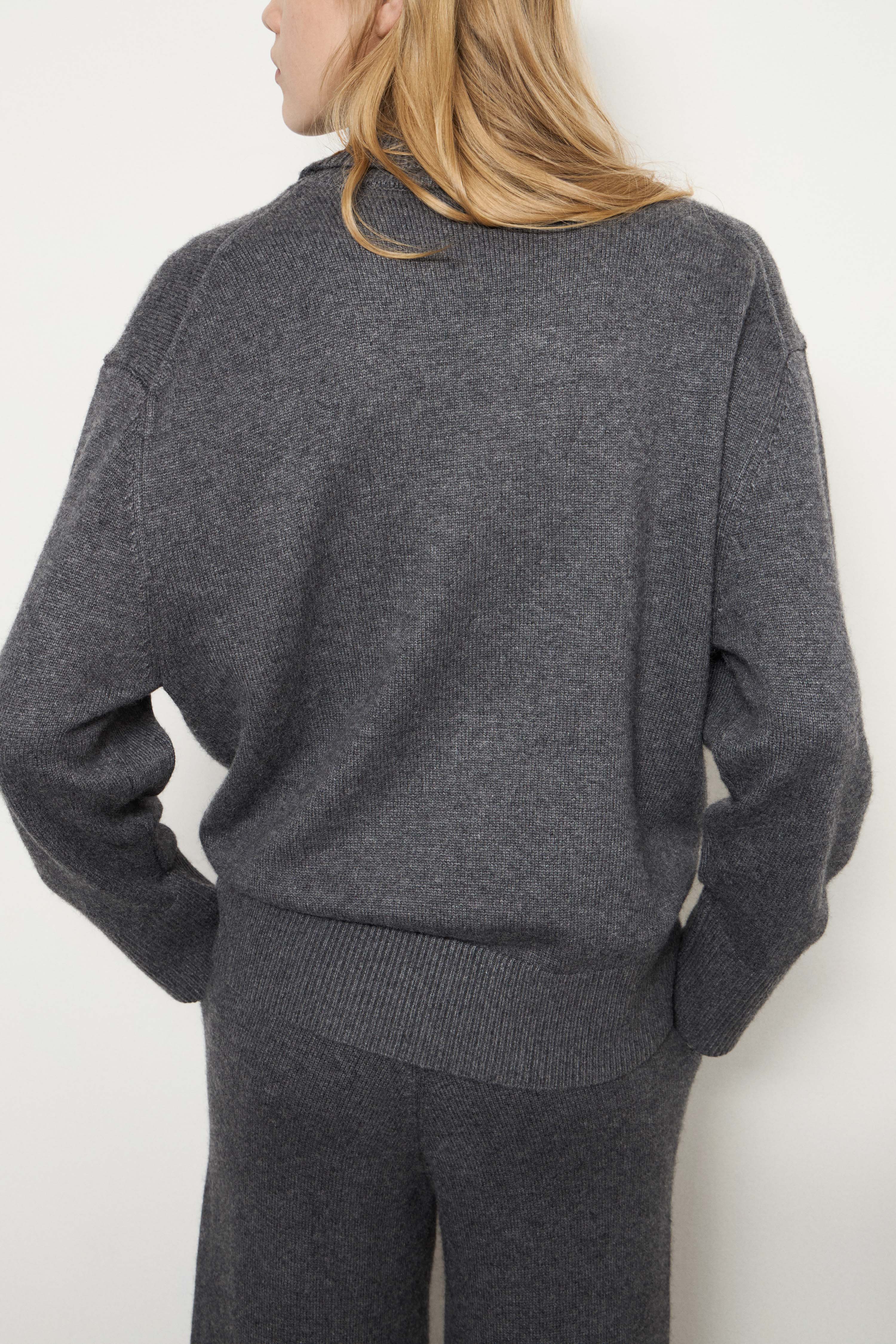 【U LAN】London Eye Angora Wool Knit ANGORA-WOOL SWEATER - Dark grey melange | LIMÉ UAE