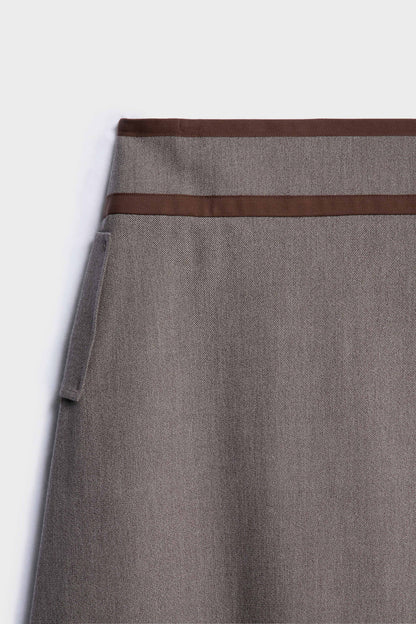 DARK BROWN