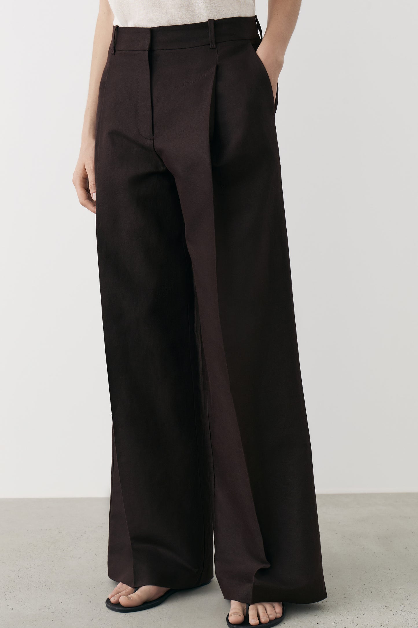 DARK BROWN