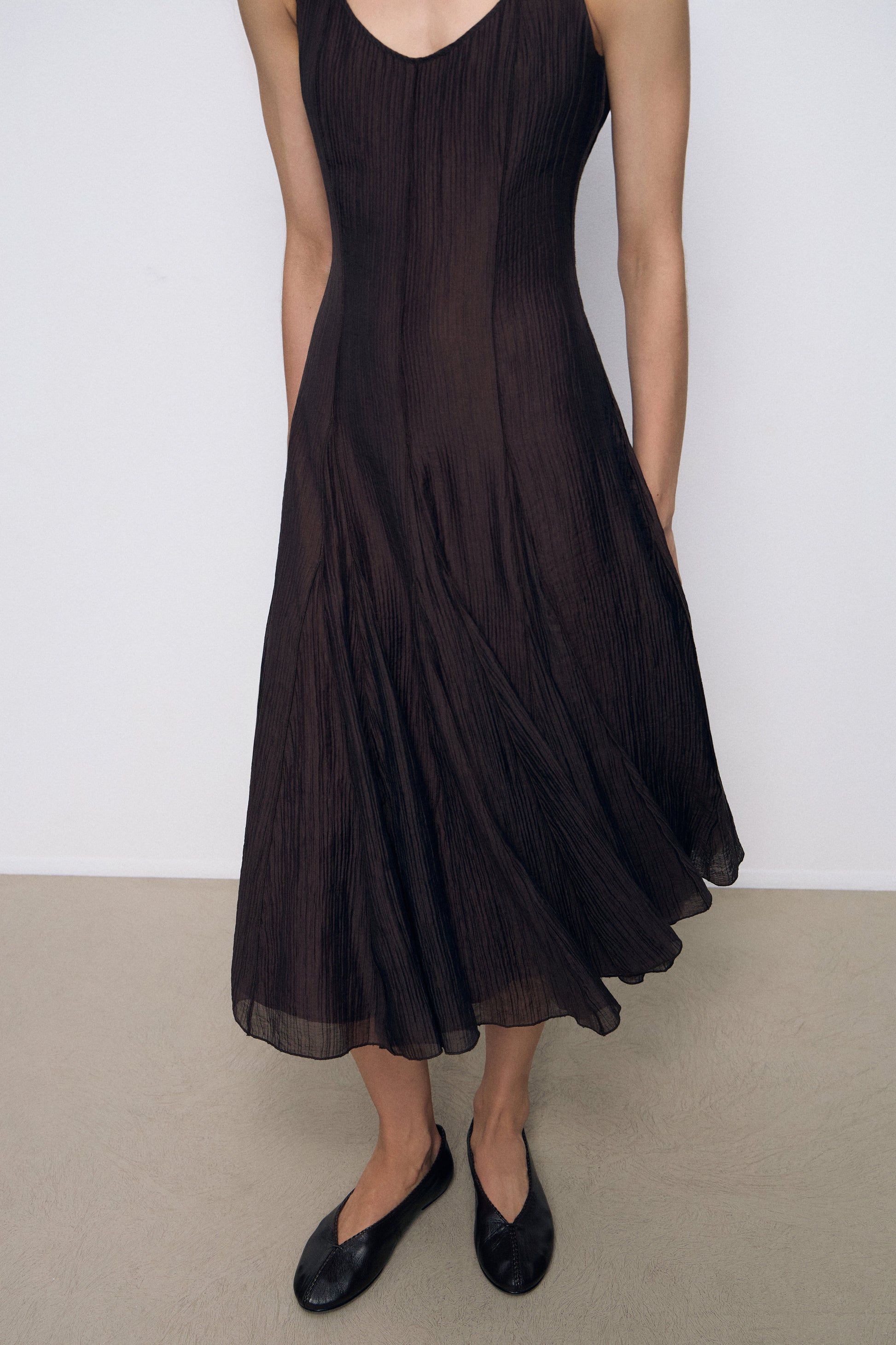 DARK BROWN