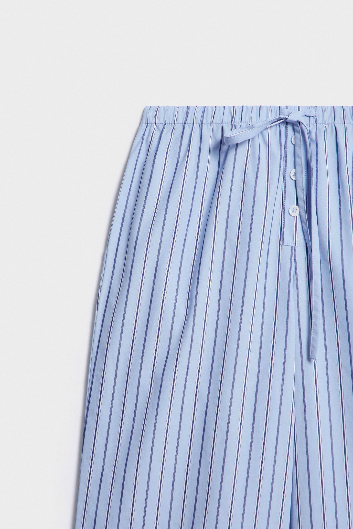 LIGHT BLUE/WHITE