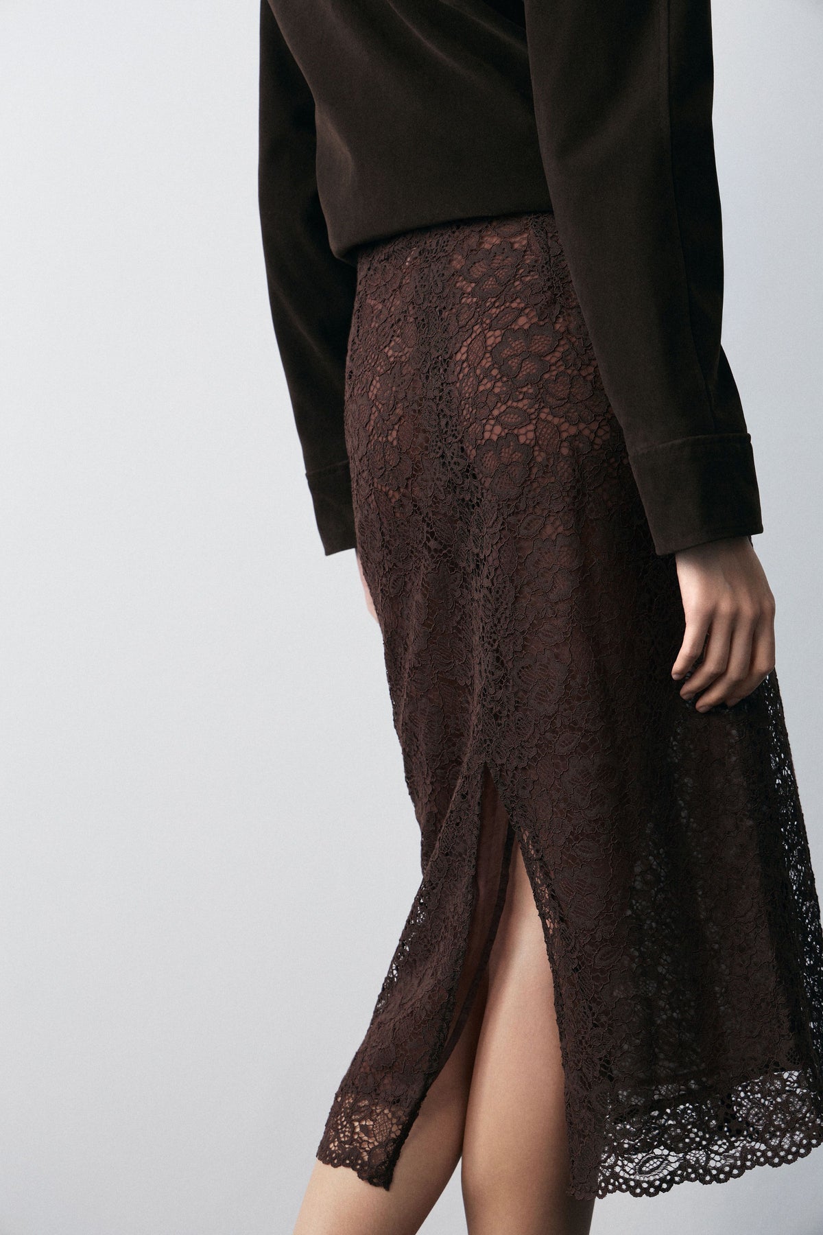 DARK BROWN