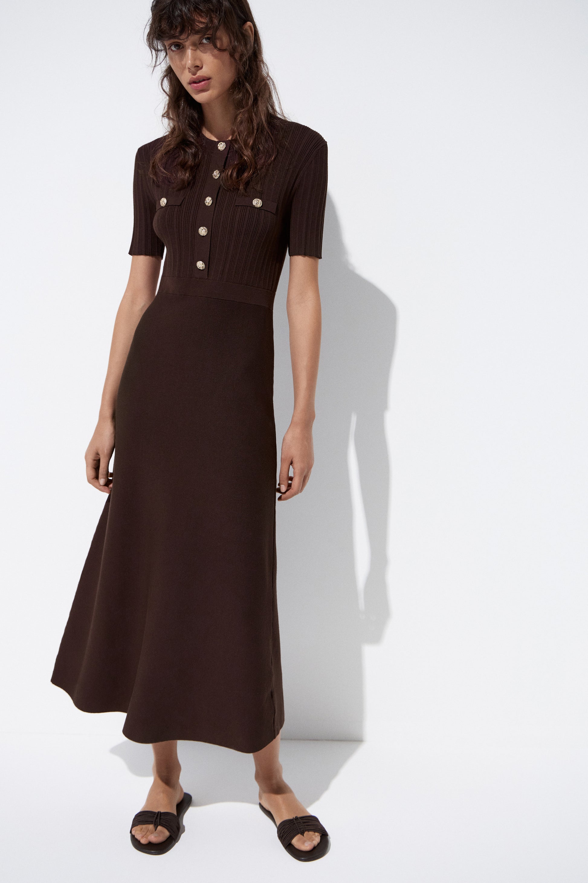 DARK BROWN