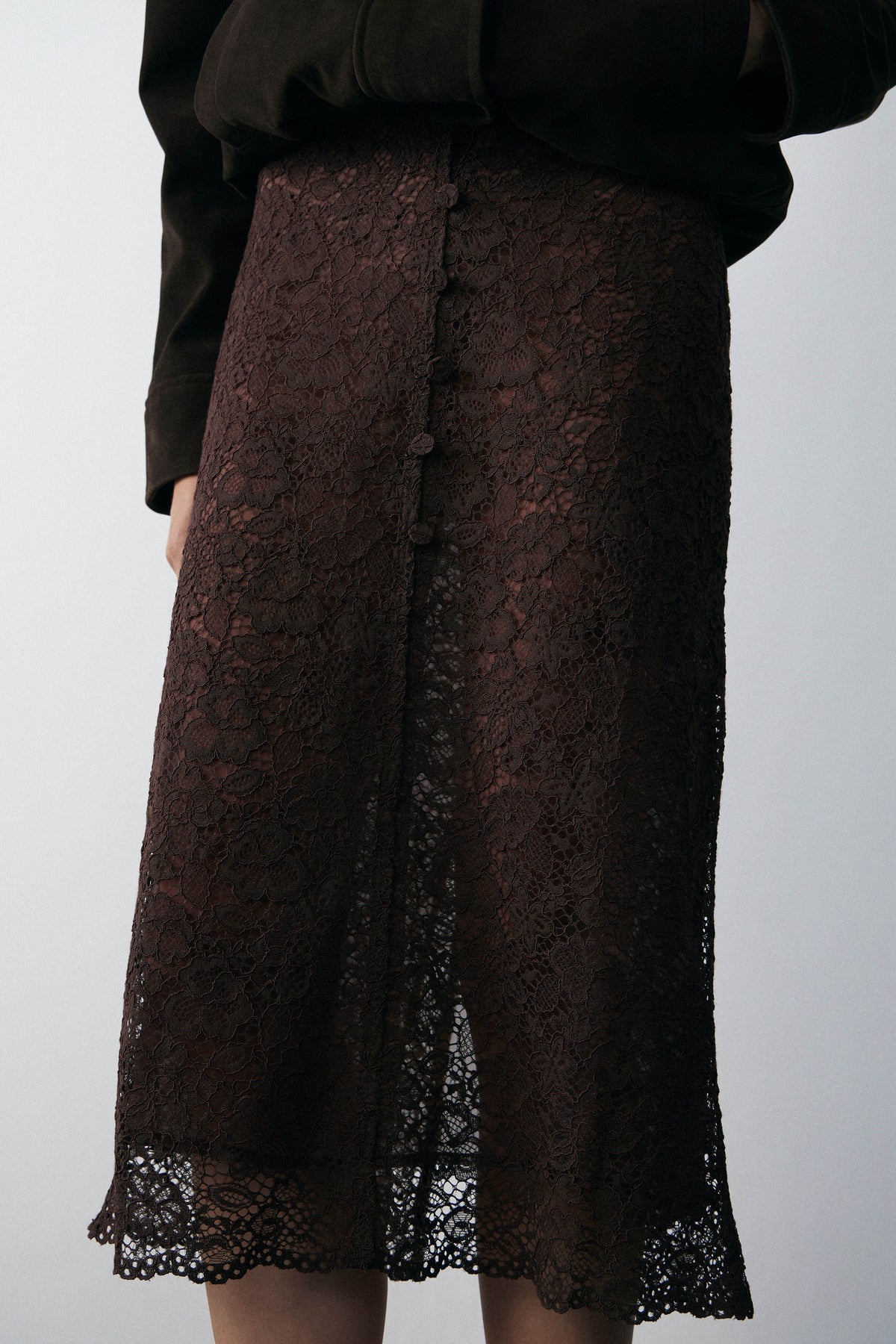 DARK BROWN