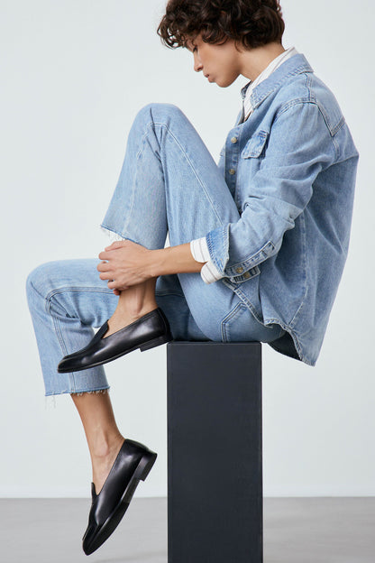 ANTIQUE BLUE