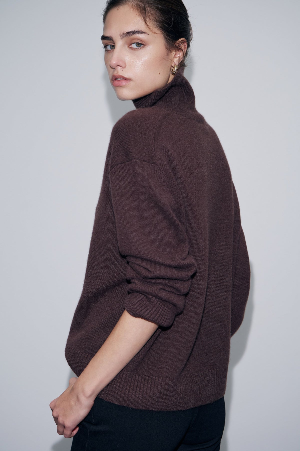 DARK BROWN