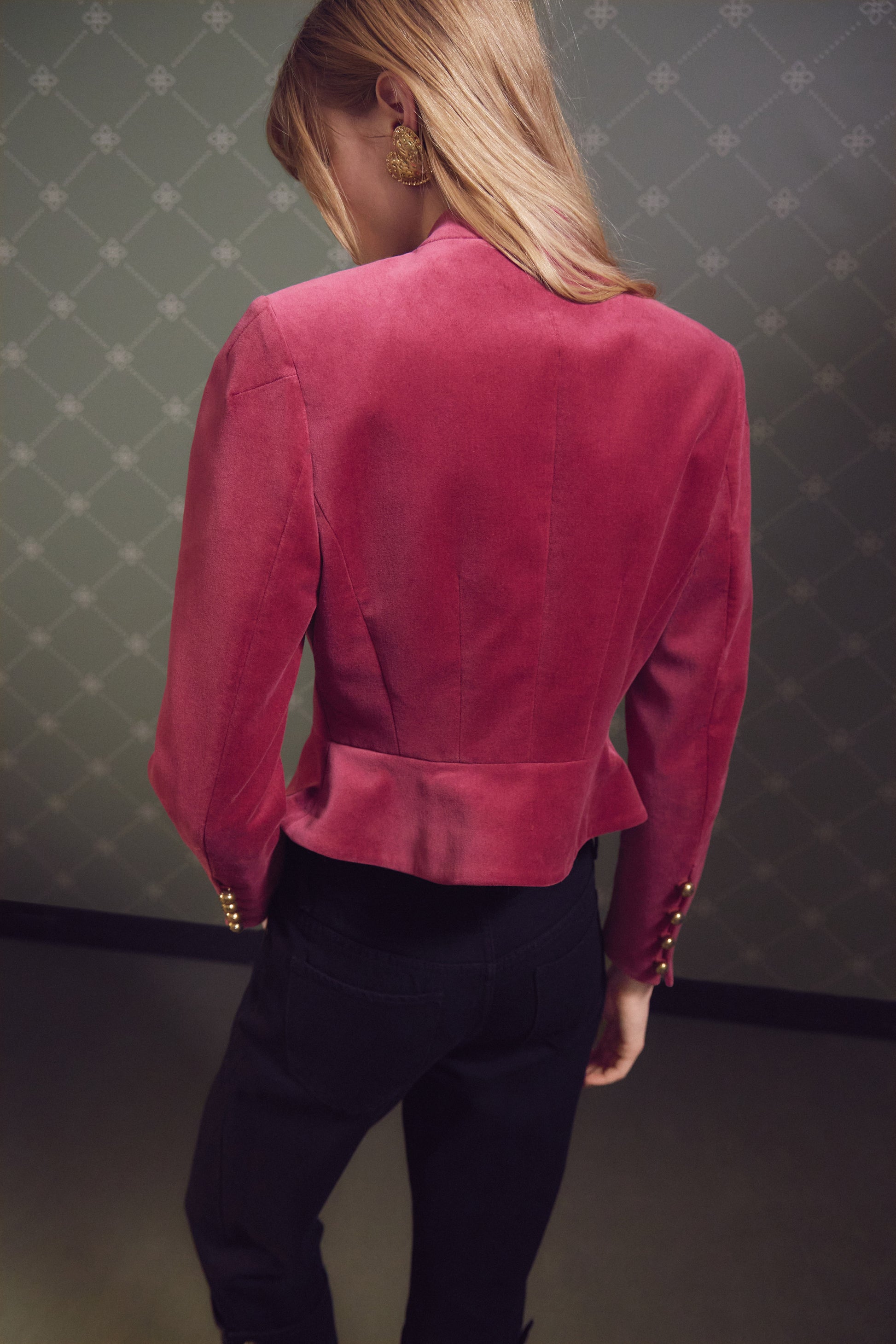 BRIGHT PINK
