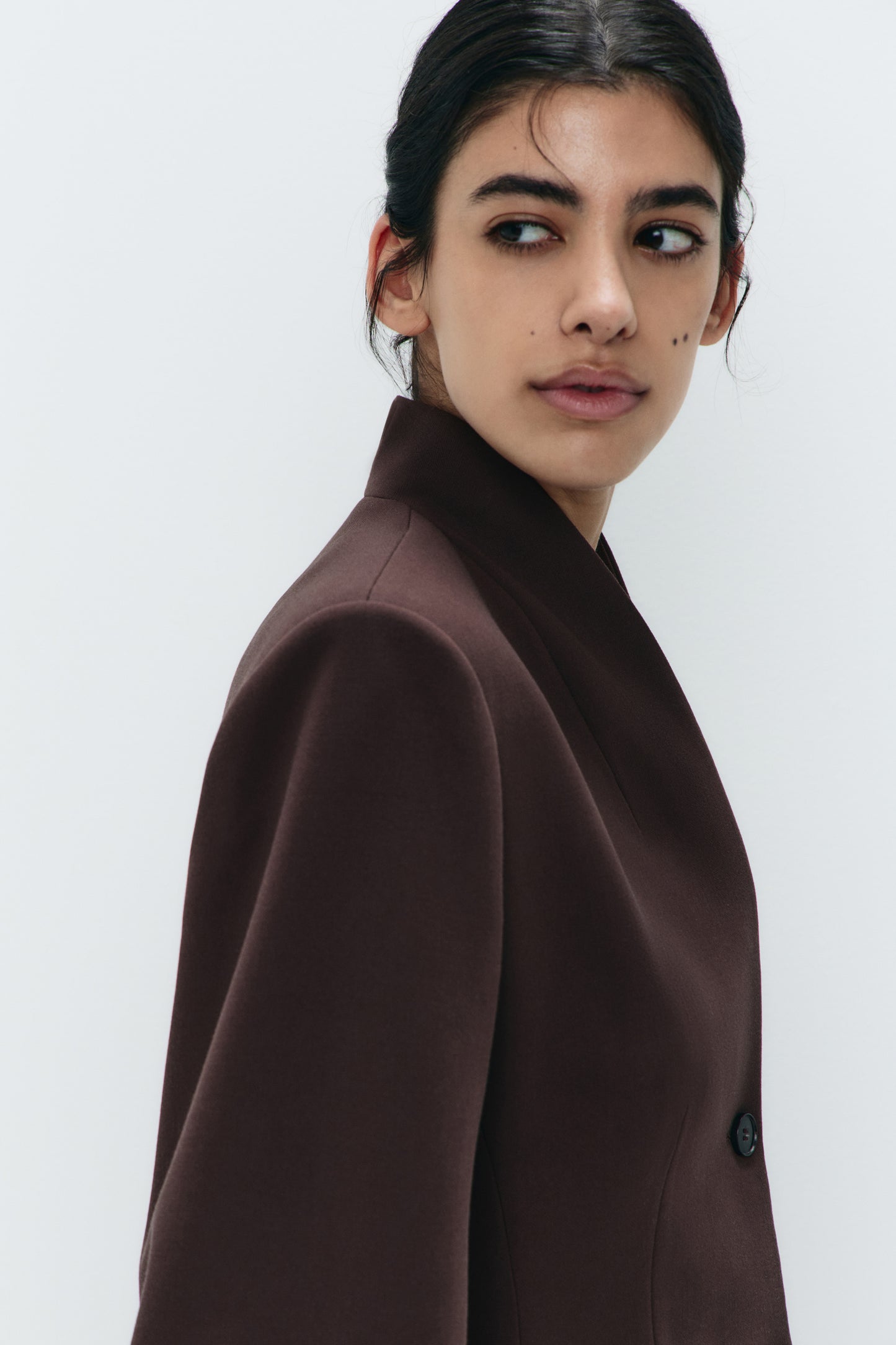 DARK BROWN