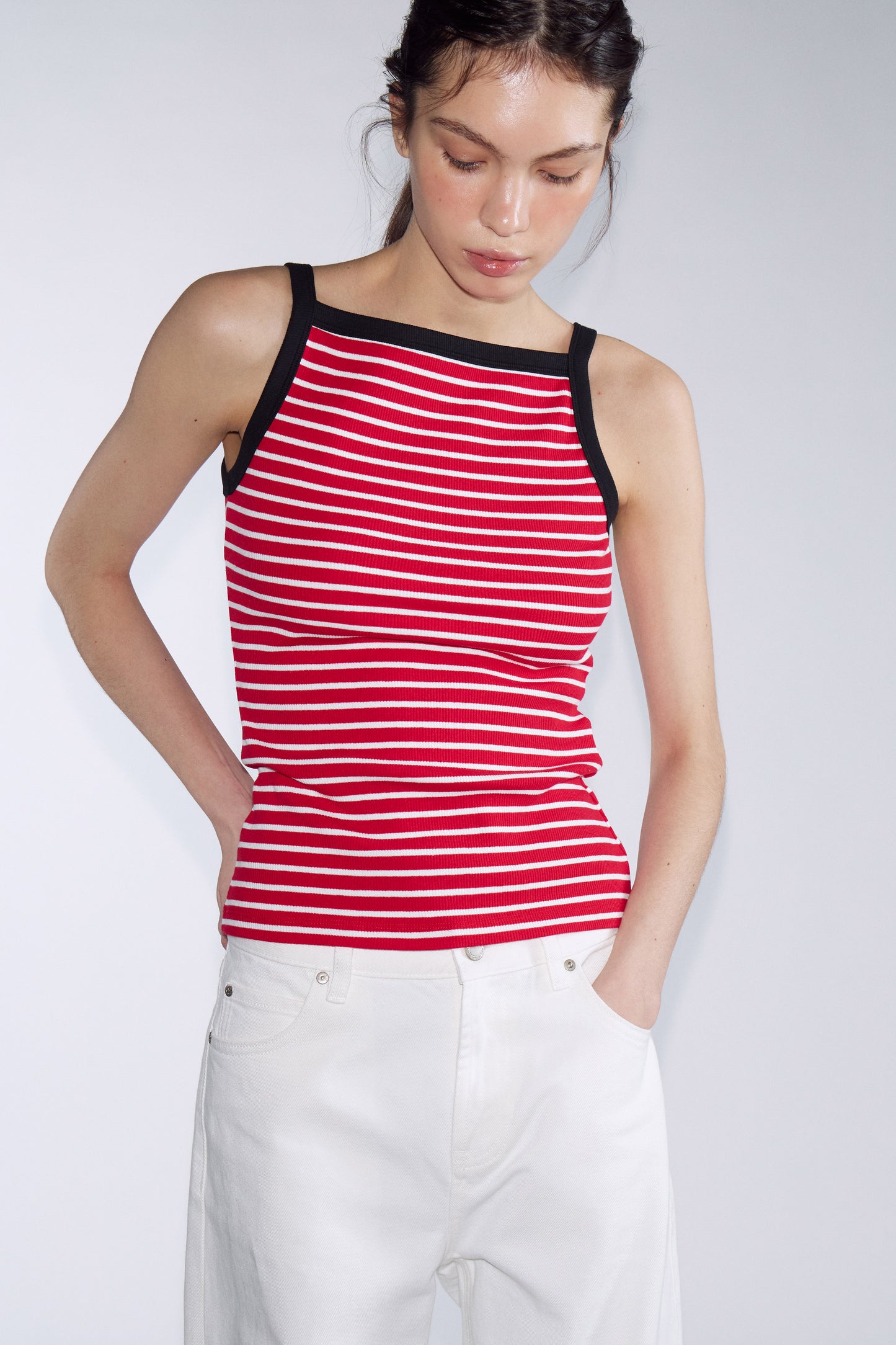WHITE/RED