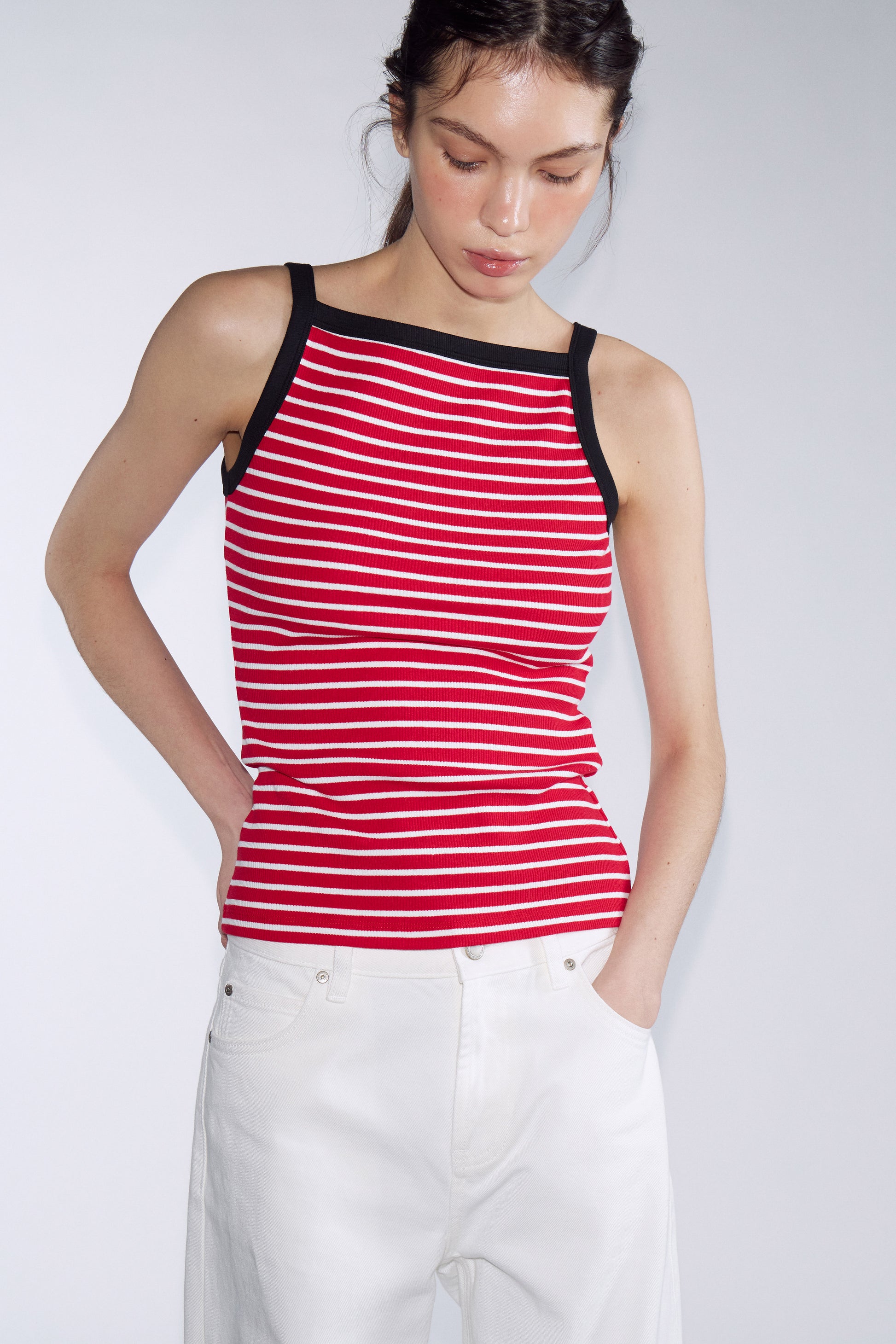 WHITE/RED